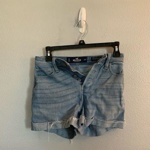 Hollister Ultra High-Rise Mom Shorts, size 0, light wash